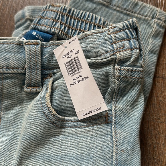 Old Navy Unisex Skinny 360 Stretch Jeans for Baby - Picture 3 of 5